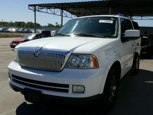 5LMFU27595LJ03198 - 2005 LINCOLN NAVIGATOR 白色 照片 2