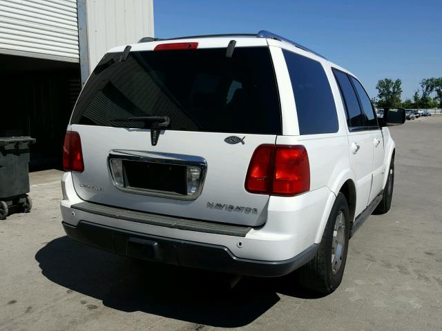 5LMFU27595LJ03198 - 2005 LINCOLN NAVIGATOR WHITE photo 4