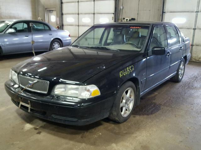 YV1LS5645W2423663 - 1998 VOLVO S70 GLT BLACK photo 2