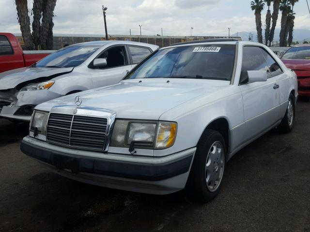 WDBEA51D1NB548987 - 1992 MERCEDES-BENZ 300 CE WHITE photo 2