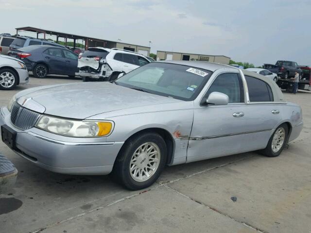 1LNHM82W4XY611633 - 1999 LINCOLN TOWN CAR S GRAY photo 2