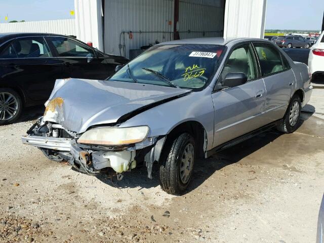 1HGCF86661A030669 - 2001 HONDA ACCORD VAL SILVER photo 2