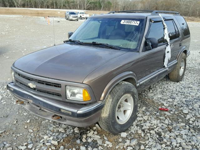 1GNDT13W8V2133431 - 1997 CHEVROLET BLAZER BROWN photo 2