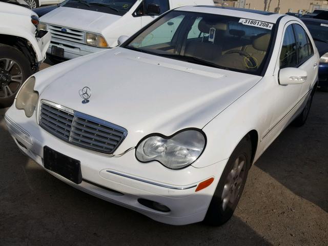 WDBRF61J61F078120 - 2001 MERCEDES-BENZ C240 WHITE photo 2