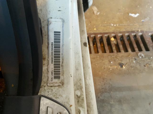 KNAGD124915064984 - 2001 KIA OPTIMA MAG WHITE photo 10