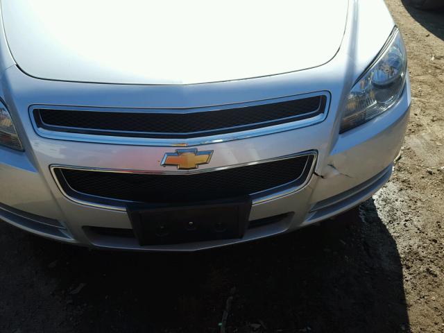 1G1ZC5EU8CF290358 - 2012 CHEVROLET MALIBU 1LT 银色 照片 9