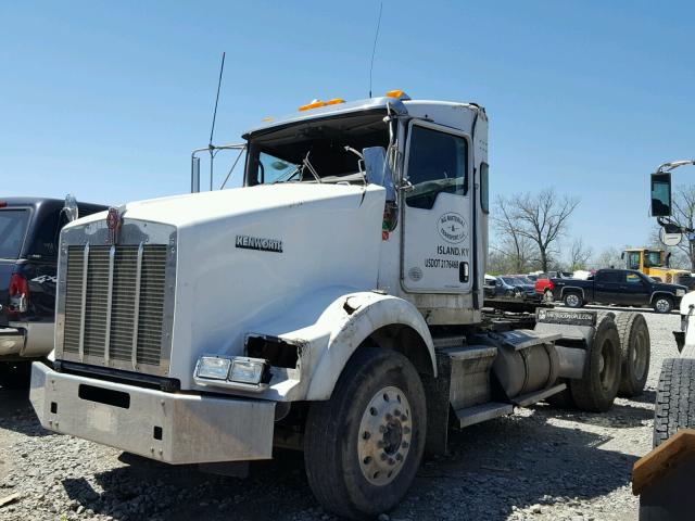 1XKDDP8X5DJ350731 - 2013 KENWORTH CONSTRUCTI WHITE photo 2