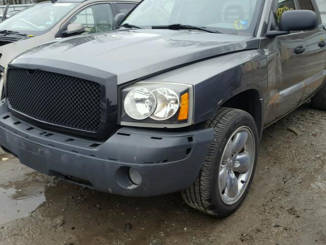 1D7HW48N35S227399 - 2005 DODGE DAKOTA QUA GRAY photo 9