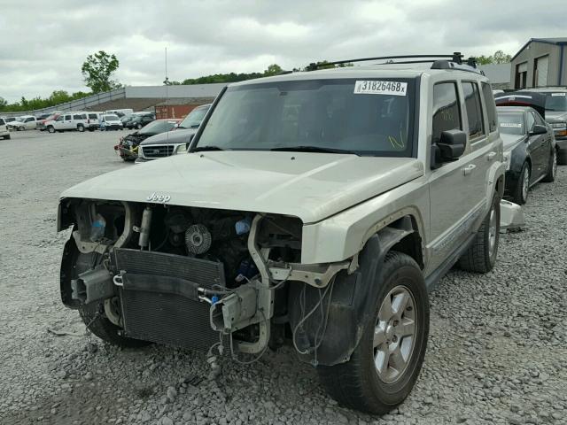1J8HH58N88C141068 - 2008 JEEP COMMANDER SILVER photo 2