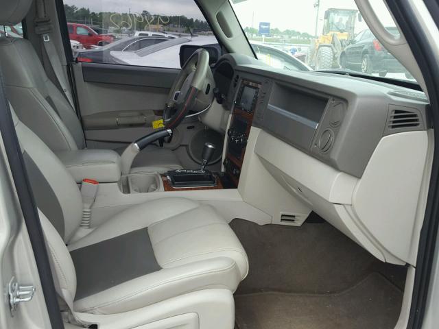 1J8HH58N88C141068 - 2008 JEEP COMMANDER SILVER photo 5