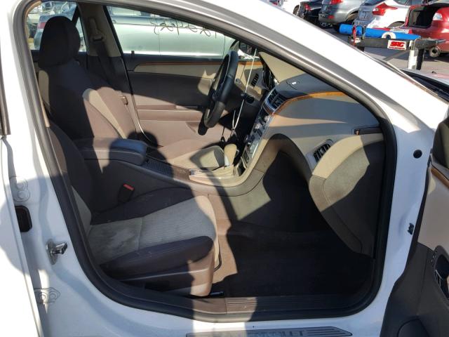 1G1ZC5E19BF357716 - 2011 CHEVROLET MALIBU 1LT WHITE photo 5
