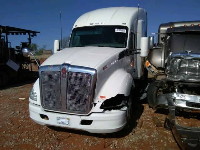 1XKYD49X4GJ123954 - 2016 KENWORTH CONSTRUCTI WHITE photo 2