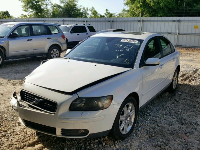 YV1MS682942023544 - 2004 VOLVO S40 T5 WHITE photo 2