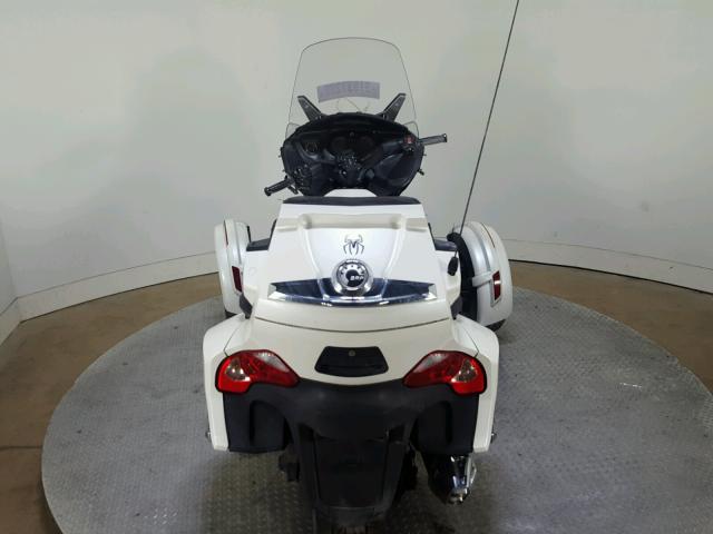 2BXNBDD29FV005108 - 2015 CAN-AM SPYDER ROA WHITE photo 9