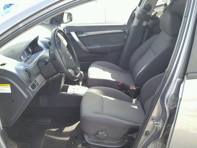 KL1TD56E79B602310 - 2009 CHEVROLET AVEO LS GRAY photo 5