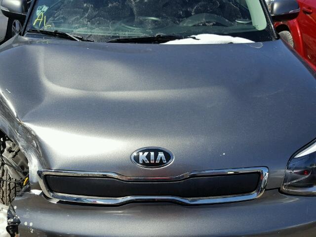 KNDJN2A24F7234417 - 2015 KIA SOUL GRAY photo 7