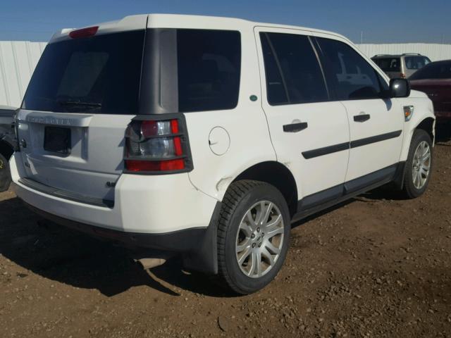 SALFP24N28H019288 - 2008 LAND ROVER LR2 SE WHITE photo 4