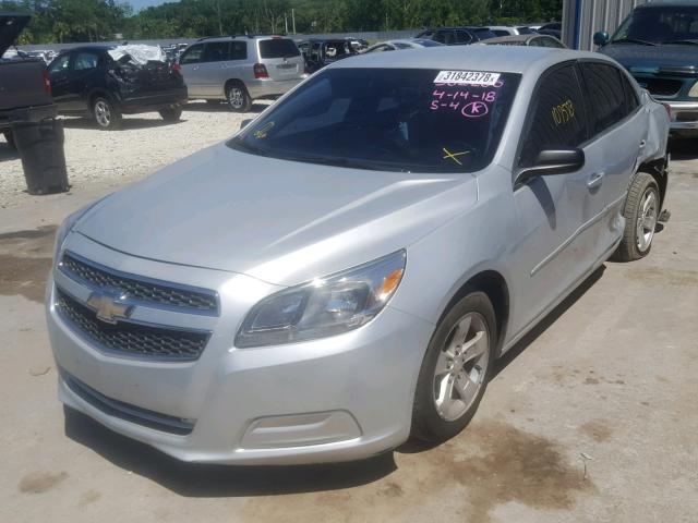 1G11B5SA8DF356998 - 2013 CHEVROLET MALIBU LS ვერცხლისფერი ფოტო 2