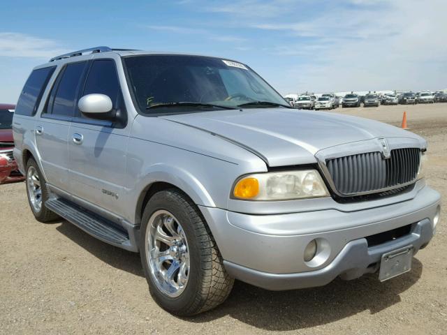 5LMRU27A0YLJ05923 - 2000 LINCOLN NAVIGATOR 银色 照片 1