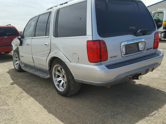 5LMRU27A0YLJ05923 - 2000 LINCOLN NAVIGATOR 银色 照片 3
