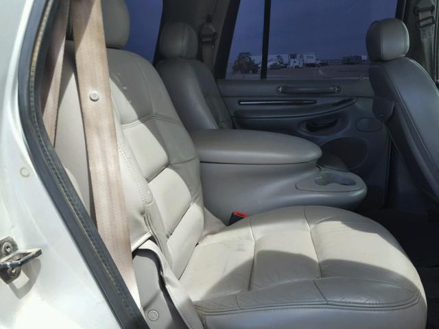 5LMRU27A0YLJ05923 - 2000 LINCOLN NAVIGATOR 银色 照片 6