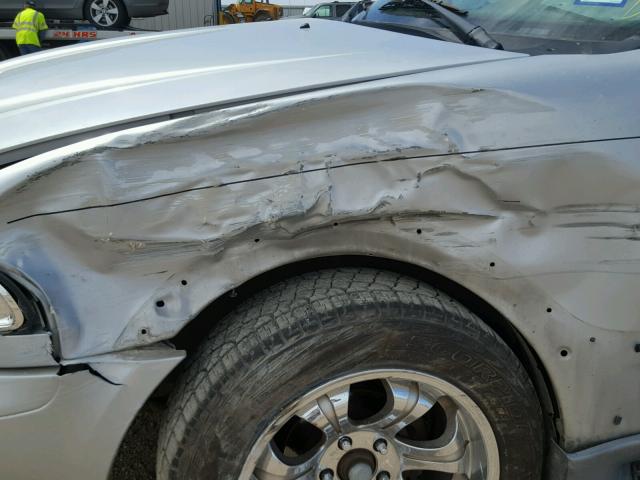 5LMRU27A0YLJ05923 - 2000 LINCOLN NAVIGATOR 银色 照片 9