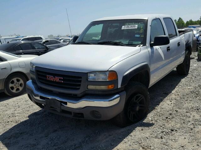 1GTHC23U97F146120 - 2007 GMC SIERRA C25 WHITE photo 2