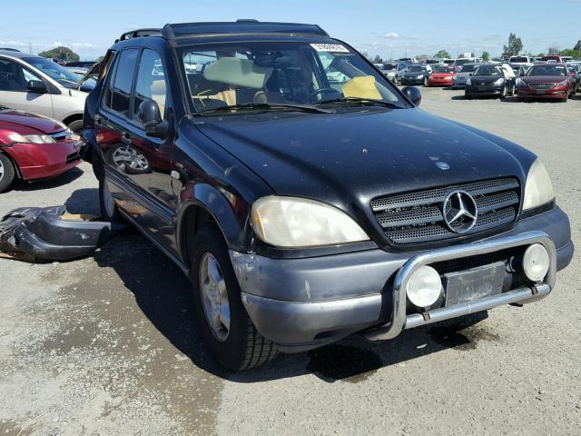 4JGAB54E6XA123707 - 1999 MERCEDES-BENZ ML 320 BLACK photo 1