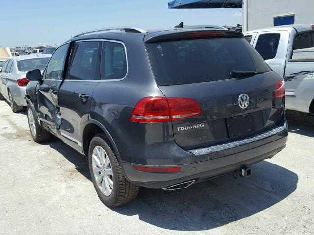 WVGEK9BPXCD010400 - 2012 VOLKSWAGEN TOUAREG V6 GRAY photo 3