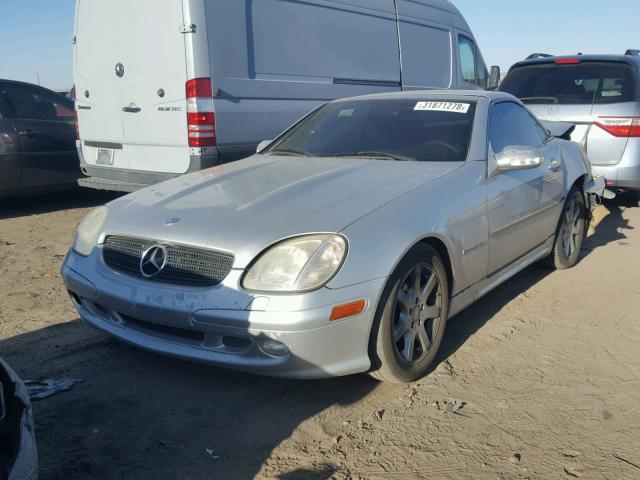 WDBKK49F41F175415 - 2001 MERCEDES-BENZ SLK 230 KO SILVER photo 2