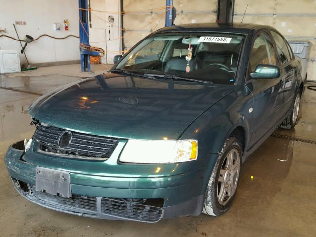 WVWEH63BX1E007928 - 2001 VOLKSWAGEN PASSAT GLX 绿色 照片 2