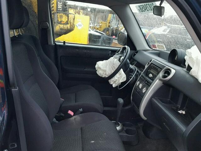 JTLKT324650196586 - 2005 TOYOTA SCION XB Blau Foto 5