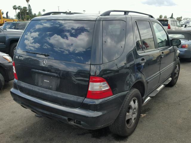 4JGAB54E82A291714 - 2002 MERCEDES-BENZ ML 320 BLACK photo 4