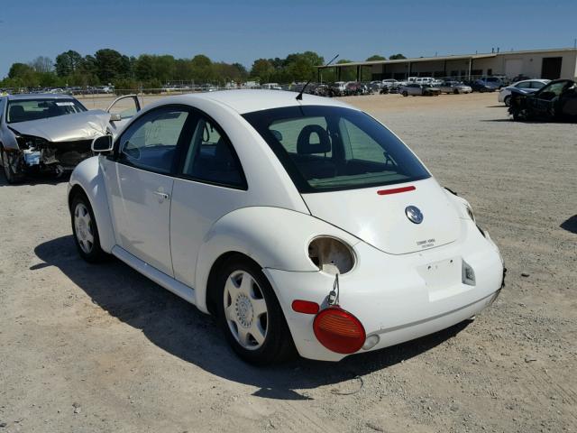 3VWCA21C6YM439725 - 2000 VOLKSWAGEN NEW BEETLE თეთრი ფოტო 3