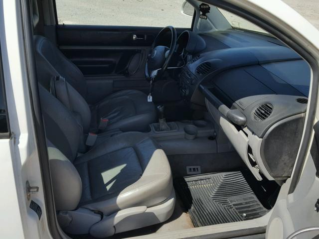 3VWCA21C6YM439725 - 2000 VOLKSWAGEN NEW BEETLE თეთრი ფოტო 5