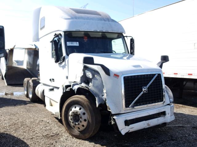 4V4NC9EG0FN183195 - 2015 VOLVO VN VNL WHITE photo 1