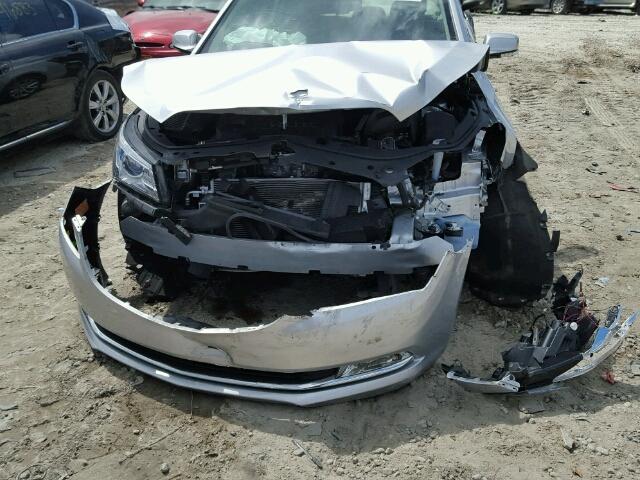 1G4GB5G3XFF266696 - 2015 BUICK LACROSSE SILVER photo 9