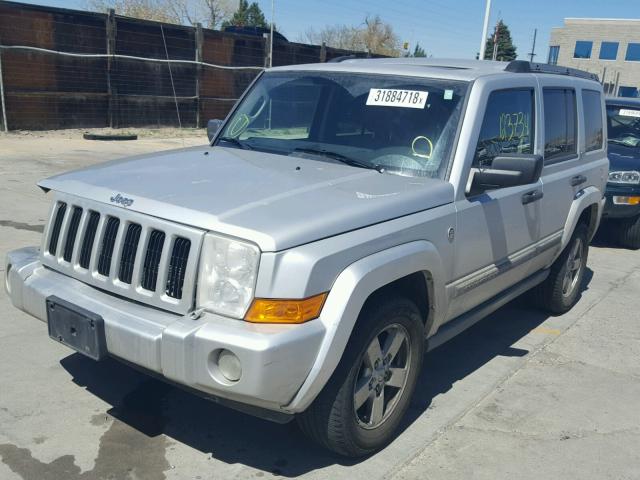 1J8HG48N06C351965 - 2006 JEEP COMMANDER SILVER photo 2