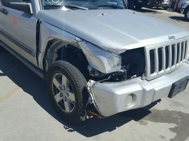 1J8HG48N06C351965 - 2006 JEEP COMMANDER SILVER photo 9