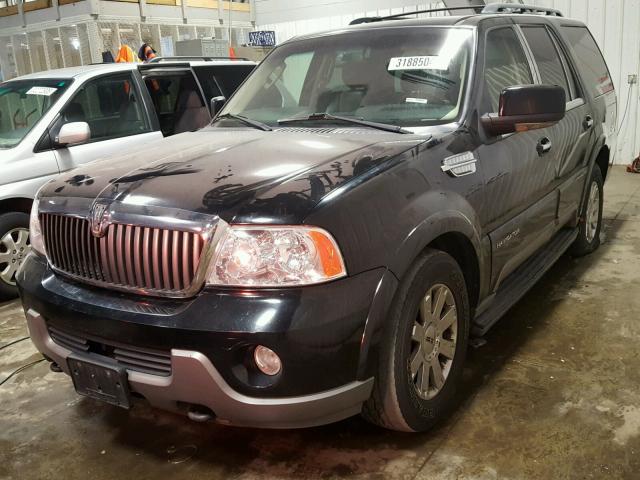 5LMFU28R83LJ40435 - 2003 LINCOLN NAVIGATOR BLACK photo 2