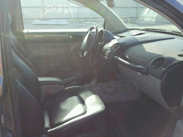 3VWCK31C65M409087 - 2005 VOLKSWAGEN NEW BEETLE ნაცრისფერი ფოტო 5