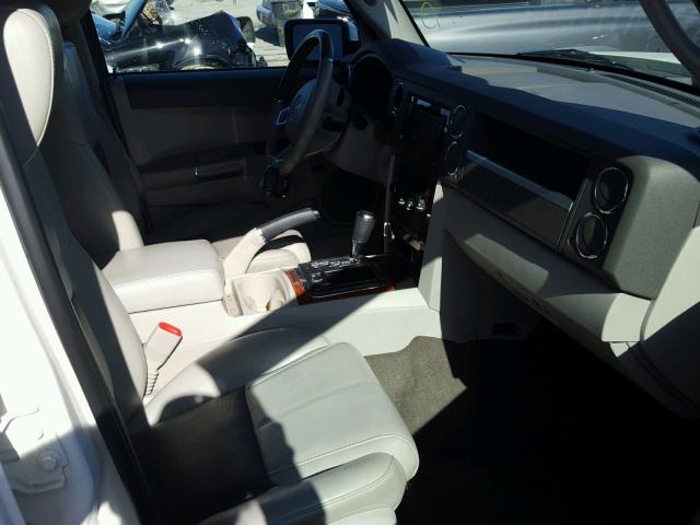 1J4RG5GT9AC153180 - 2010 JEEP COMMANDER WHITE photo 5