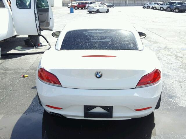 WBALM5C51BE378532 - 2011 BMW Z4 SDRIVE3 WHITE photo 6