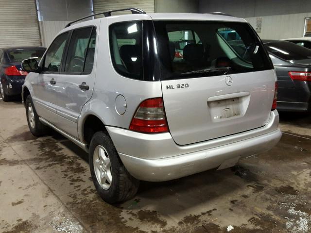 4JGAB54E1YA190863 - 2000 MERCEDES-BENZ ML 320 SILVER photo 3