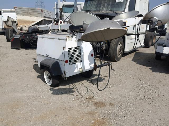 00000000000001188 - 2002 UTILITY UTILITY WHITE photo 3