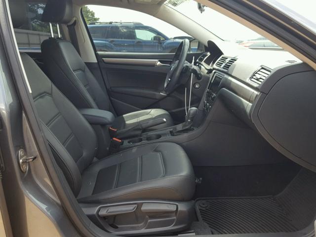 1VWDT7A30HC024817 - 2017 VOLKSWAGEN PASSAT R-L GRAY photo 5