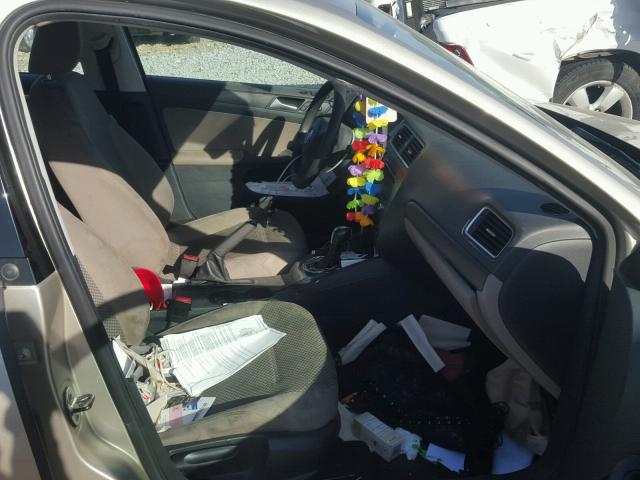 3VW2K7AJ7DM209190 - 2013 VOLKSWAGEN JETTA BASE 金色 照片 5