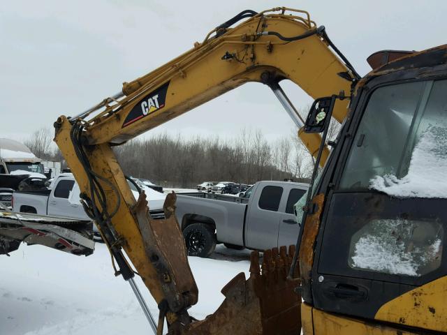 KCX00886 - 2005 CATERPILLAR EXCAVATOR YELLOW photo 9