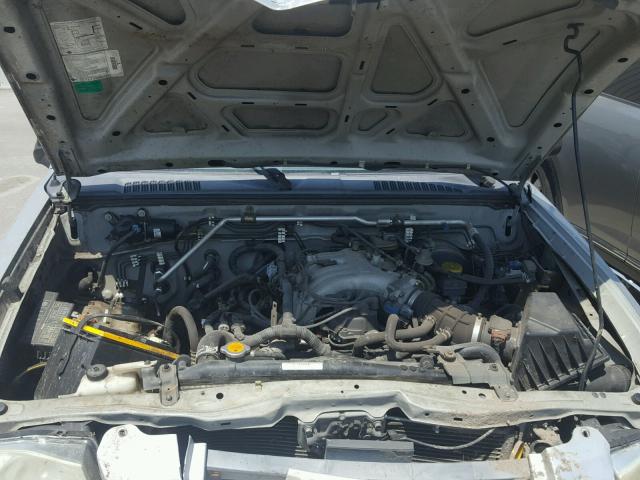 1N6ED27T44C455683 - 2004 NISSAN FRONTIER C SILVER photo 7