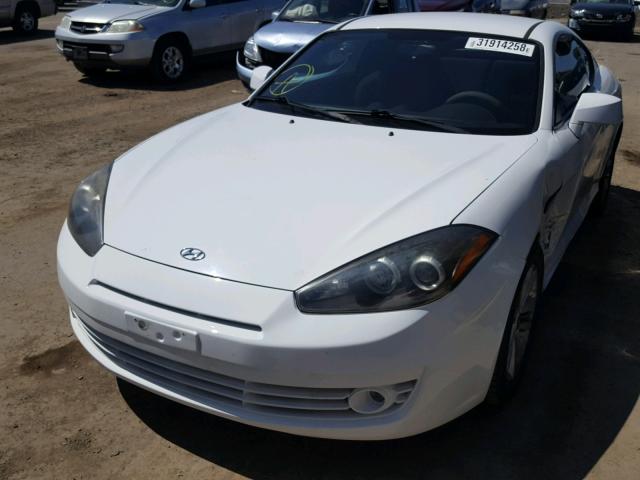 KMHHM66D38U280565 - 2008 HYUNDAI TIBURON GS WHITE photo 2